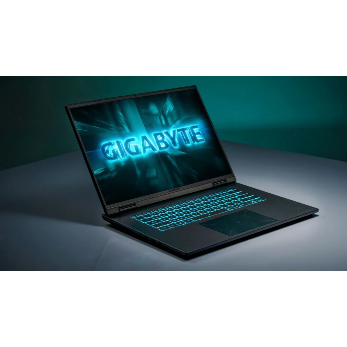 Laptop Gigabyte GAMING A16 CTHI3PT894SD 16" Intel Core i7-13620H 16 GB RAM 1 TB SSD Qwerty Portugués