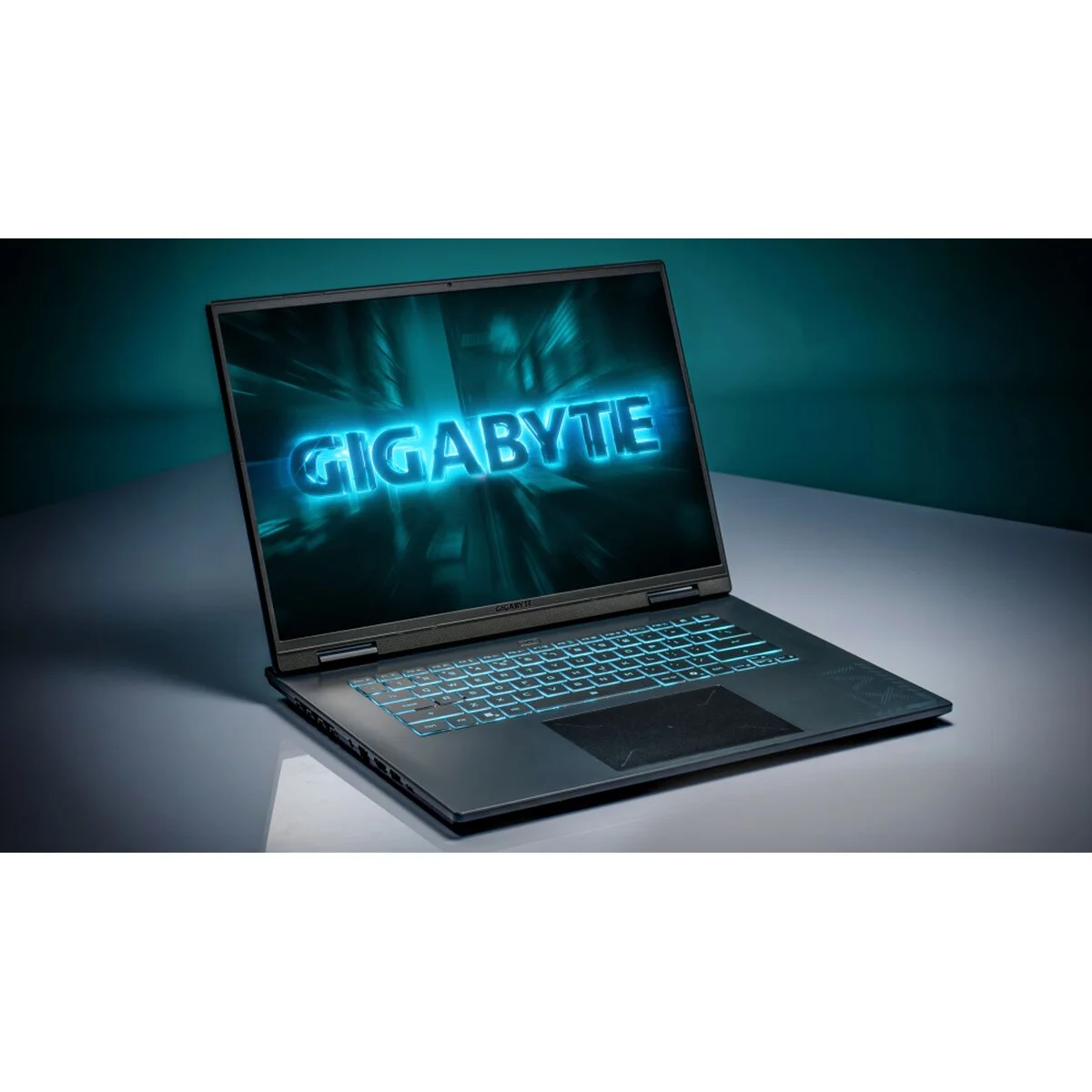 Laptop Gigabyte GAMING A16 CTHI3PT894SD 16" Intel Core i7-13620H 16 GB RAM 1 TB SSD Qwerty Portugués