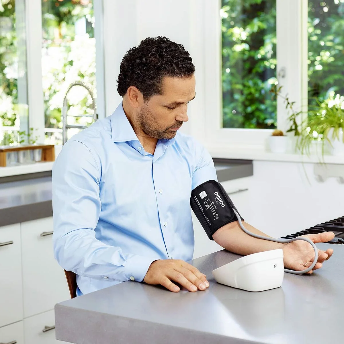 Tensiómetro de Brazo Omron HEM-FL31-E