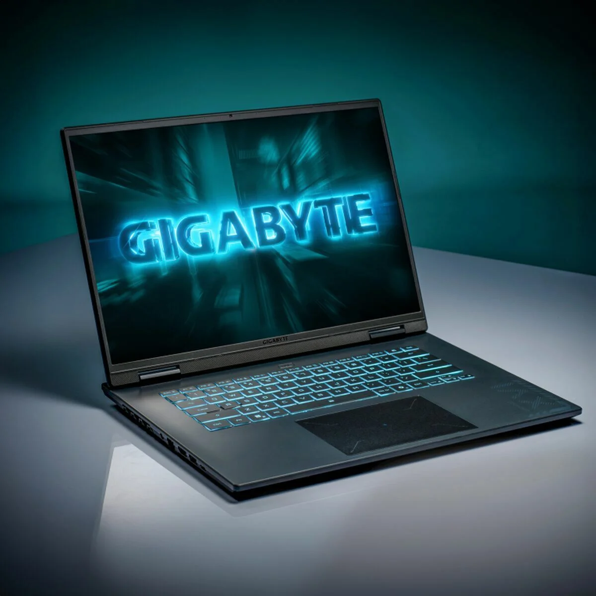 Laptop Gigabyte GAMING A16 CWHI3ES864SH 16" Intel Core i7-13620H 32 GB RAM 1 TB SSD