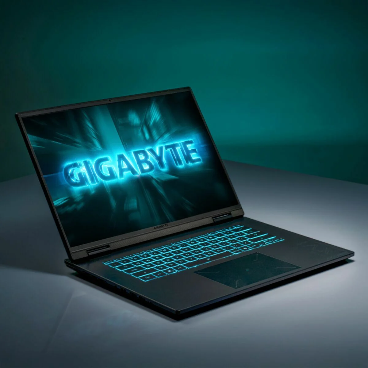 Laptop Gigabyte GAMING A16 CWHI3ES864SH 16" Intel Core i7-13620H 32 GB RAM 1 TB SSD