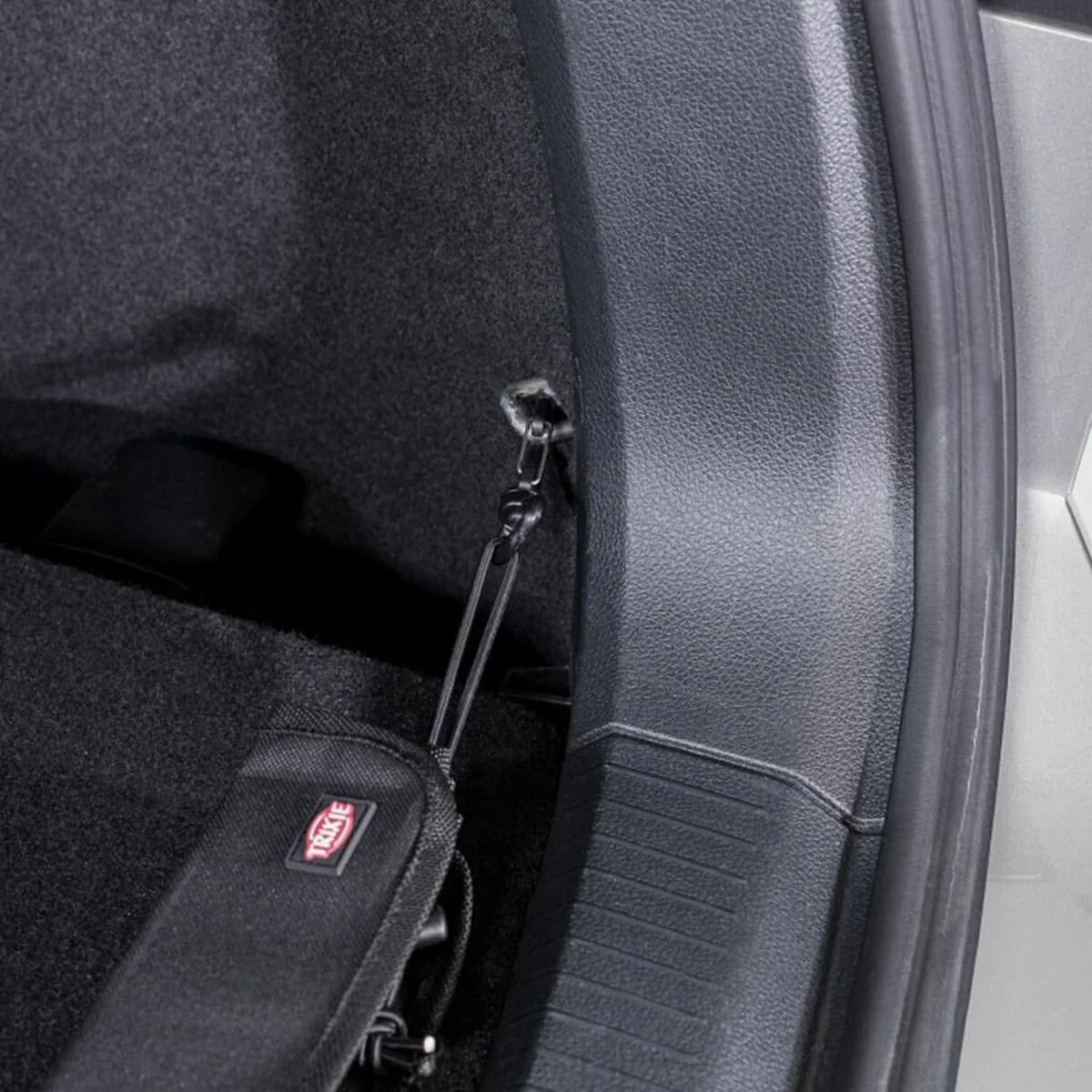 Funda Protectora de Coche para Mascotas Trixie Negro