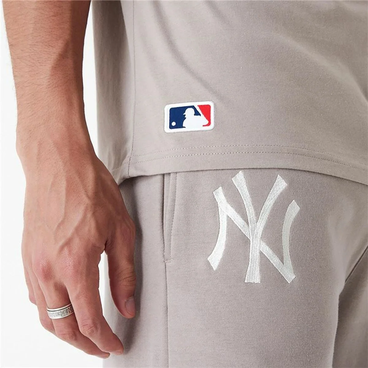 Camiseta de Manga Corta Hombre New Era ESSNTLS LC OS TEE NEYYAN 60435555 Marrón claro (XL)